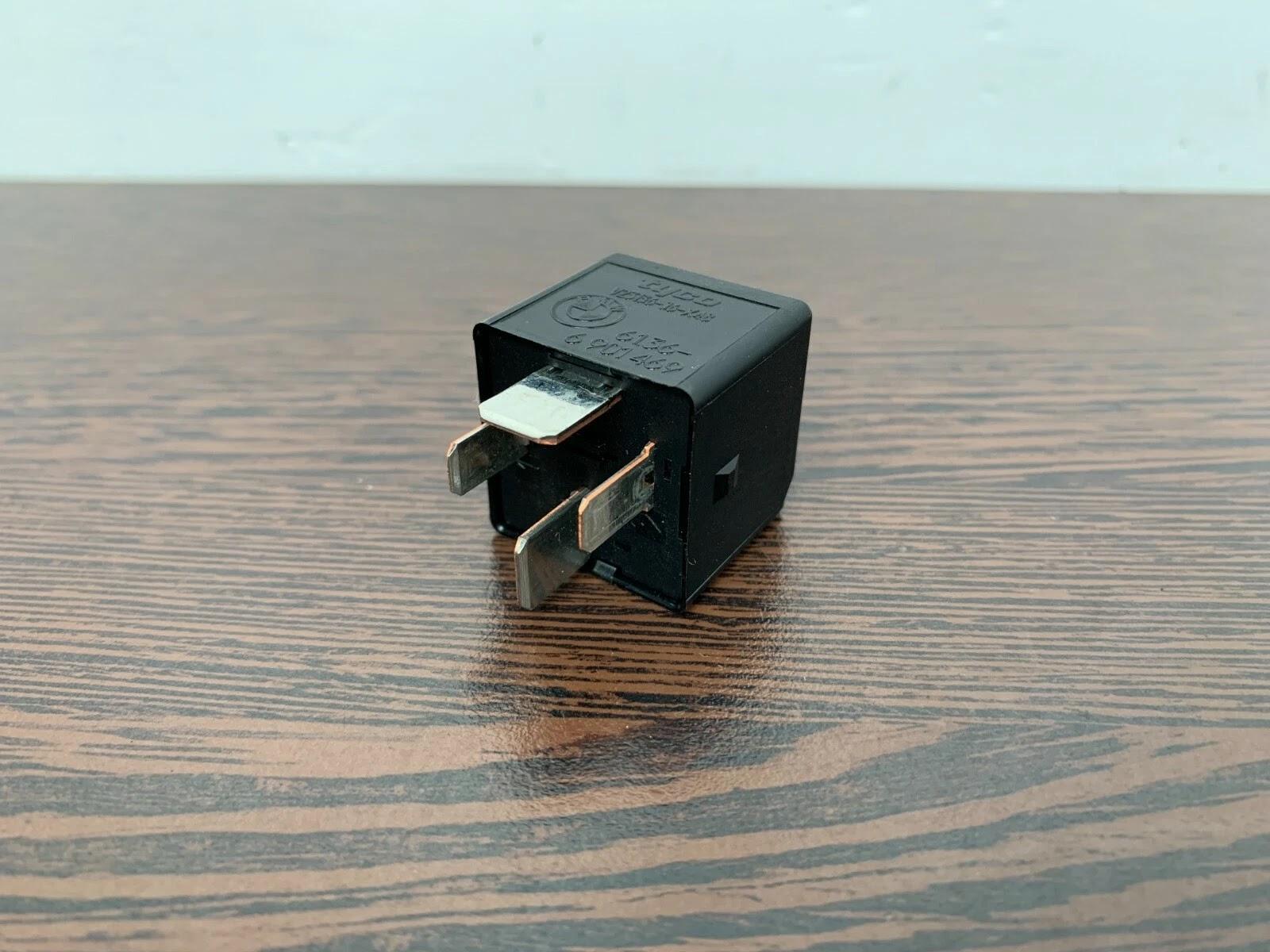 Mini BMW 1 3 5 6 7 Series 4 Pin General DME Black Relay - X1 X3 X4 E81 E90 E91